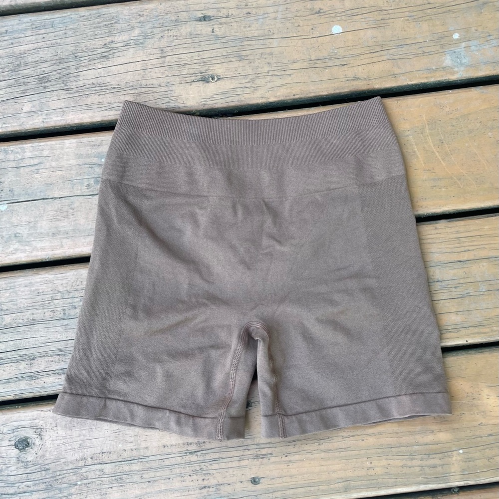 Aurola intensify shorts